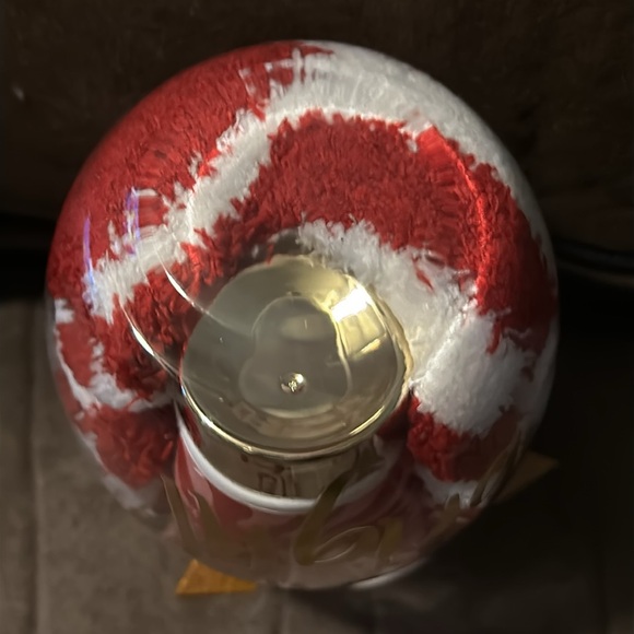 NWT-Peppermint Surprise- Wine Gas’s, Foot Cream & Fuzzy Socks - Picture 5 of 6